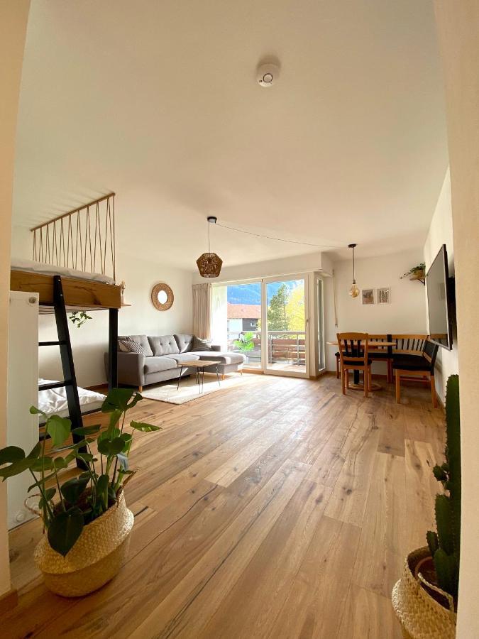 Butler Family & Friends Mit Hund Apartamento