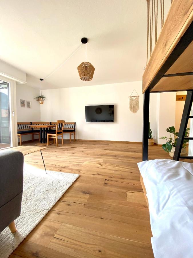 Butler Family & Friends Mit Hund Apartamento